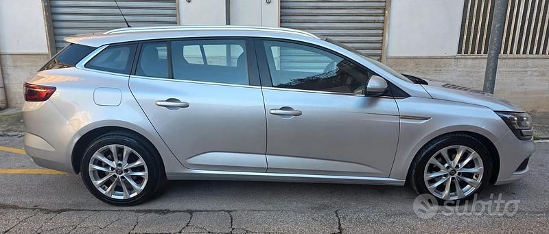 Usata Renault Mégane GrandTour 116 CV (85 kW) 2020 Grigio Station wagon