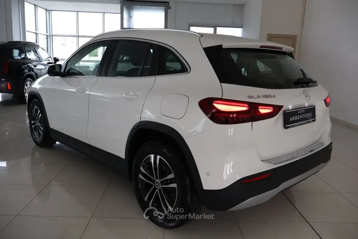Begagnad Mercedes GLA180 Advanced 116 HK (85 kW) 2025 Vit SUV