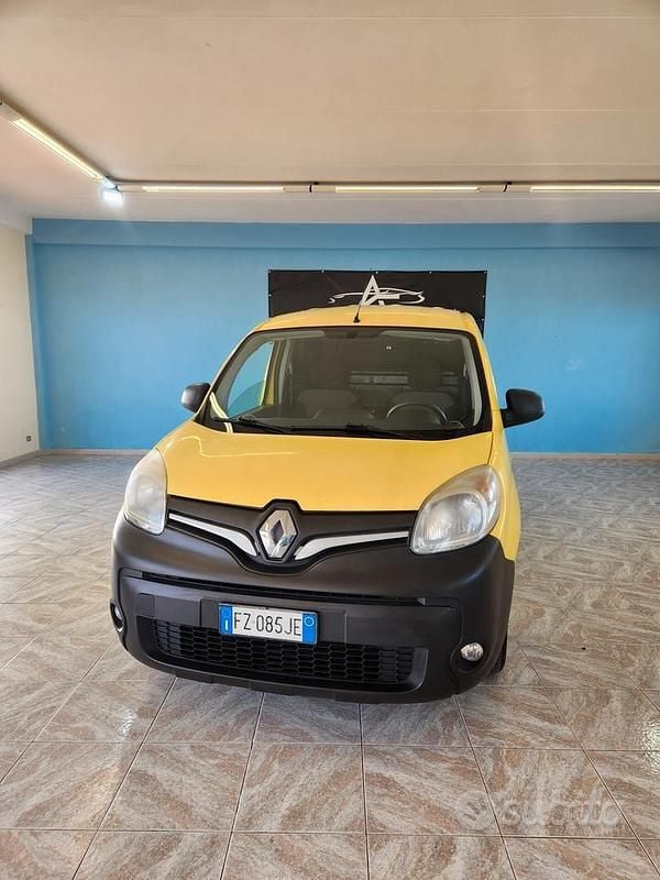 Usata Renault Kangoo 110 CV (80 kW) 2019 Giallo Monovolume
