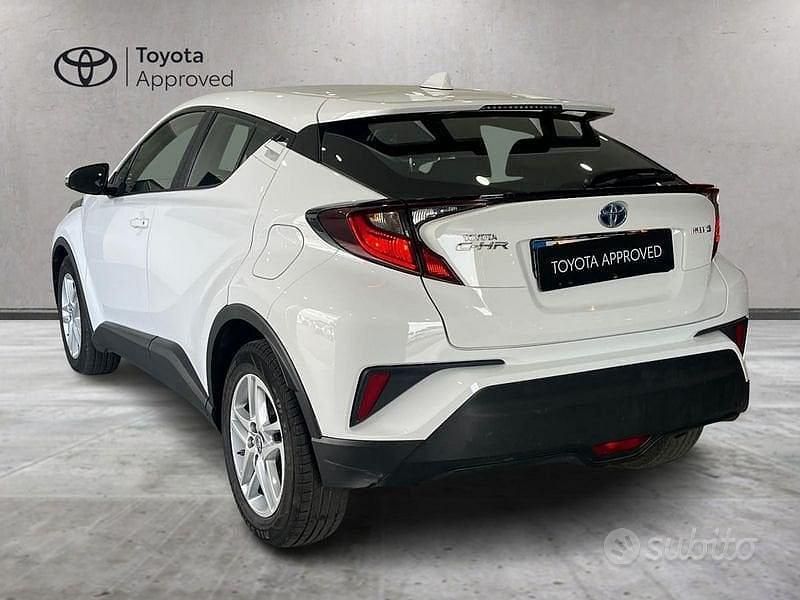 Usata Toyota C-HR Active 122 CV (89 kW) 2023 Bianco SUV
