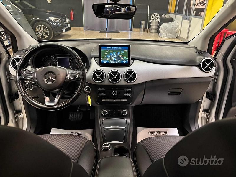 Usata Mercedes B180 109 CV (80 kW) 2015 Grigio Monovolume