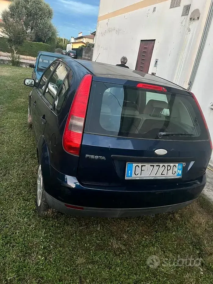 Usata Ford Fiesta 75 CV (55 kW) 2002 Blu Utilitaria