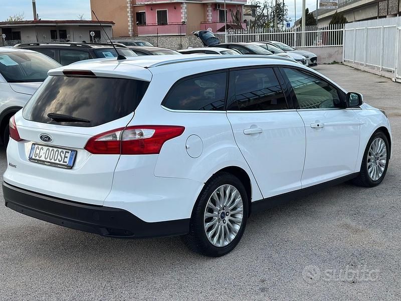 Usata Ford Focus Titanium 115 CV (84 kW) 2011 Bianco Station wagon