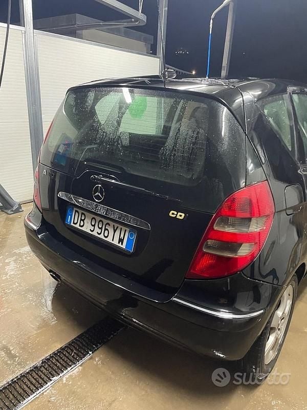 Usata Mercedes A180 109 CV (80 kW) 2006 Nero Monovolume