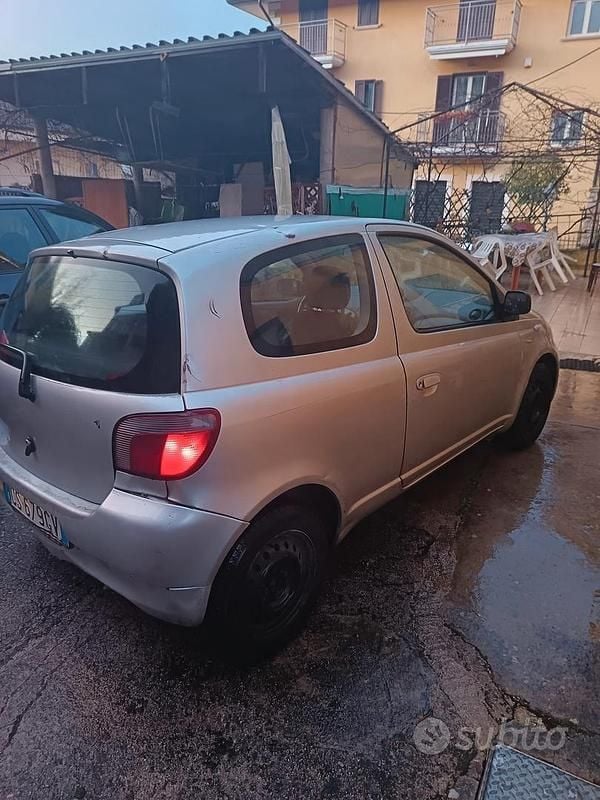 Usata Toyota Yaris Verso 2004 Grigio Monovolume
