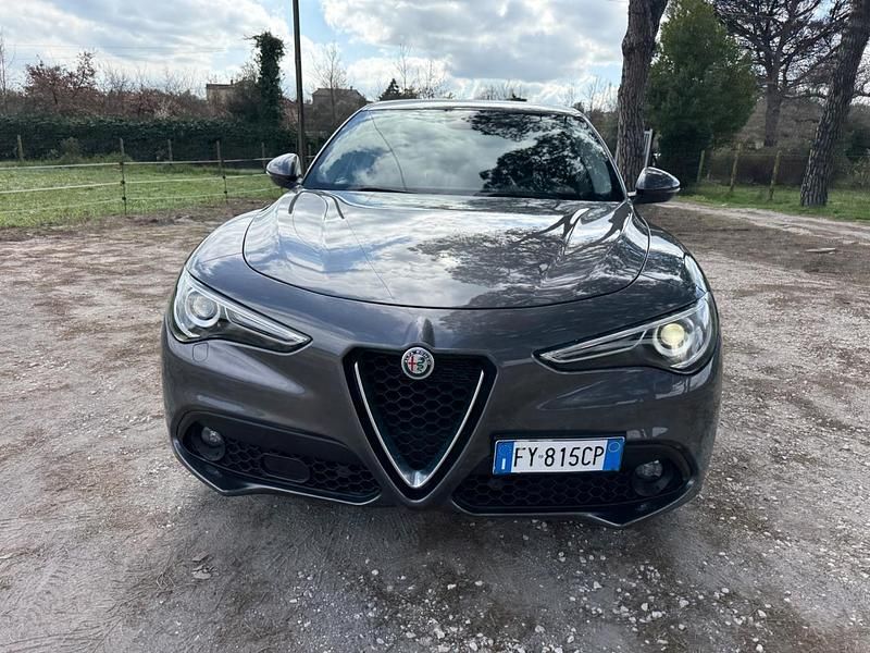 Second-hand Alfa Romeo Stelvio Executive 210 CP (154 kW) 2019 Gri SUV