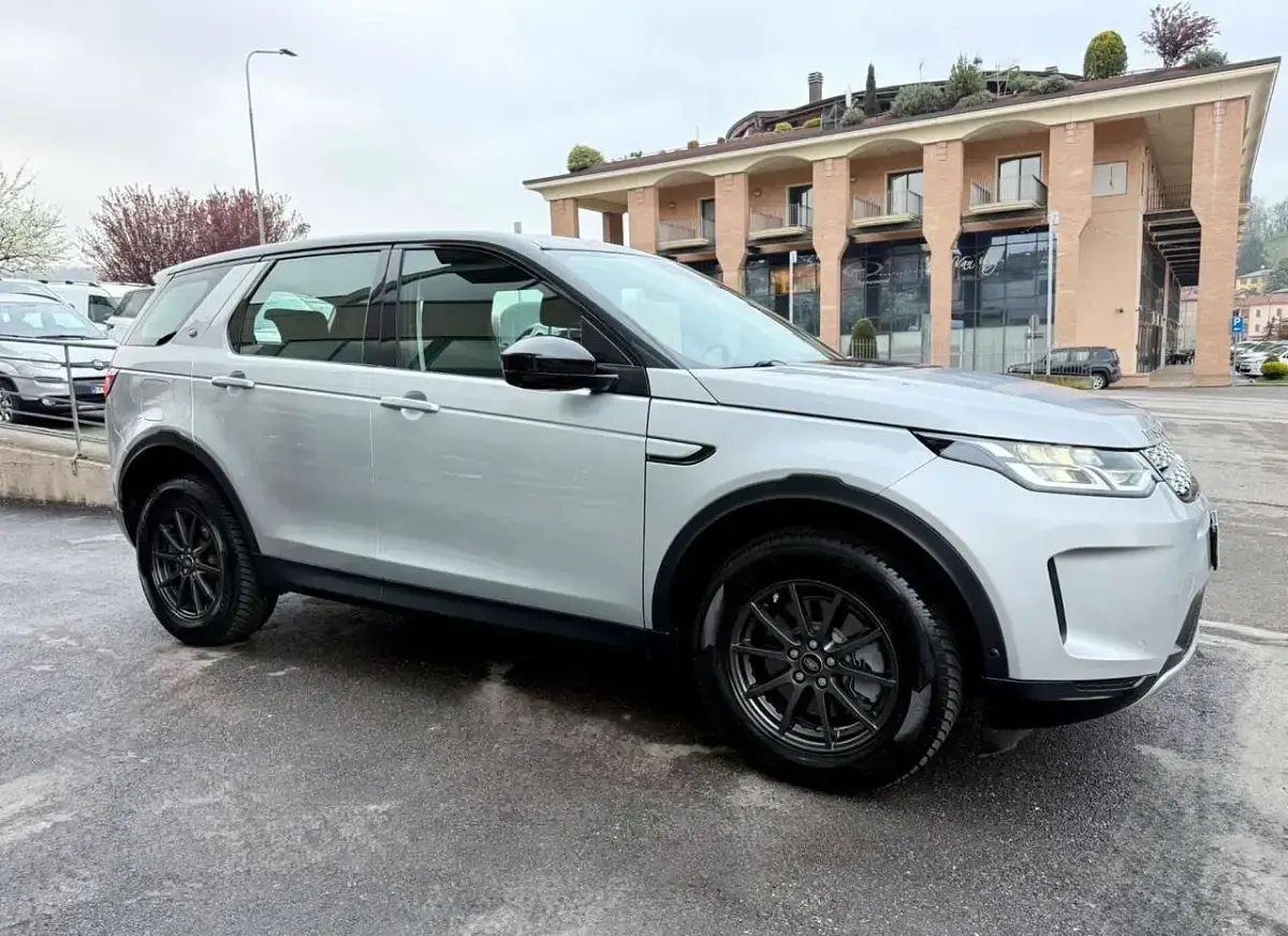 Usata Land Rover Discovery 5 SE 163 CV (119 kW) 2021 Argento SUV