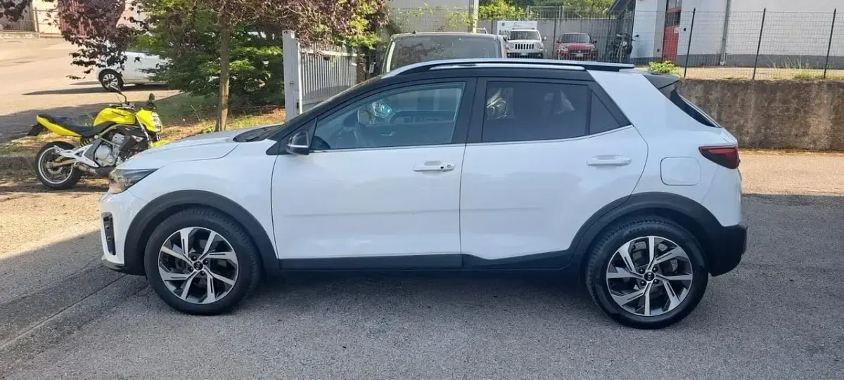 Usata Kia Stonic GT-Line 100 CV (73 kW) 2021 Bianco SUV