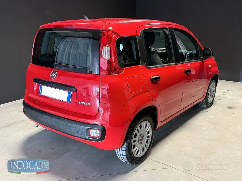 Usata Fiat Panda 69 CV (50 kW) 2022 Rosso pastello Utilitaria