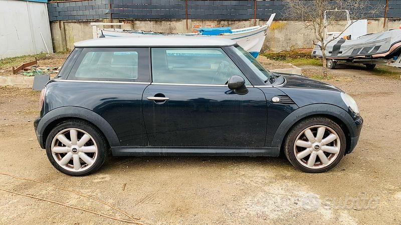 Nero Usata 2010 Mini Cooper Due volumi | 5000 € (Buon prezzo) - Immagine 1/4