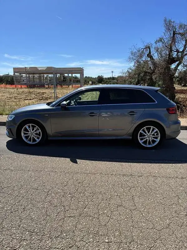 Usata Audi A3 Attraction 110 CV (80 kW) 2015 Grigio Berlina
