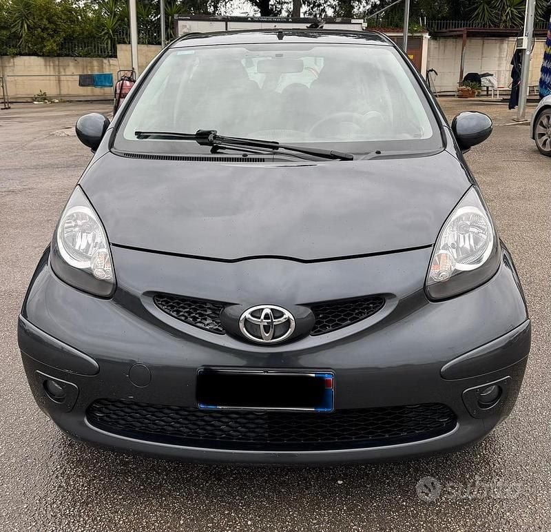 Usata Toyota Aygo 67 CV (49 kW) 2008 Grigio Utilitaria