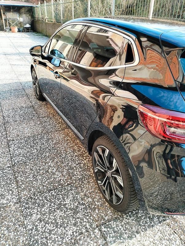 Usata Renault Clio V Techno 101 CV (74 kW) 2023 Nero Utilitaria