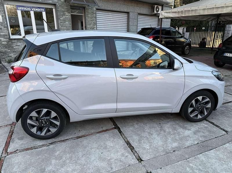 Usata Hyundai i10 Prime 67 CV (49 kW) 2024 Argento Utilitaria