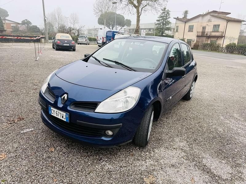Usata Renault Clio II 75 CV (55 kW) 2006 Blu Berlina