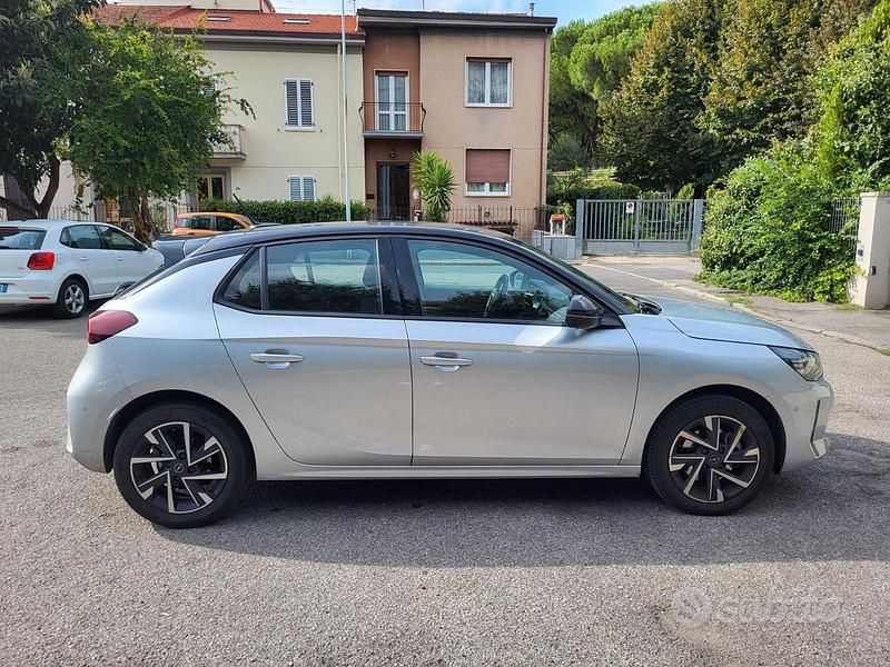 Argento Usata 2024 Opel Corsa Tre volumi | 15.800 € (Buon prezzo) - Immagine 1/4