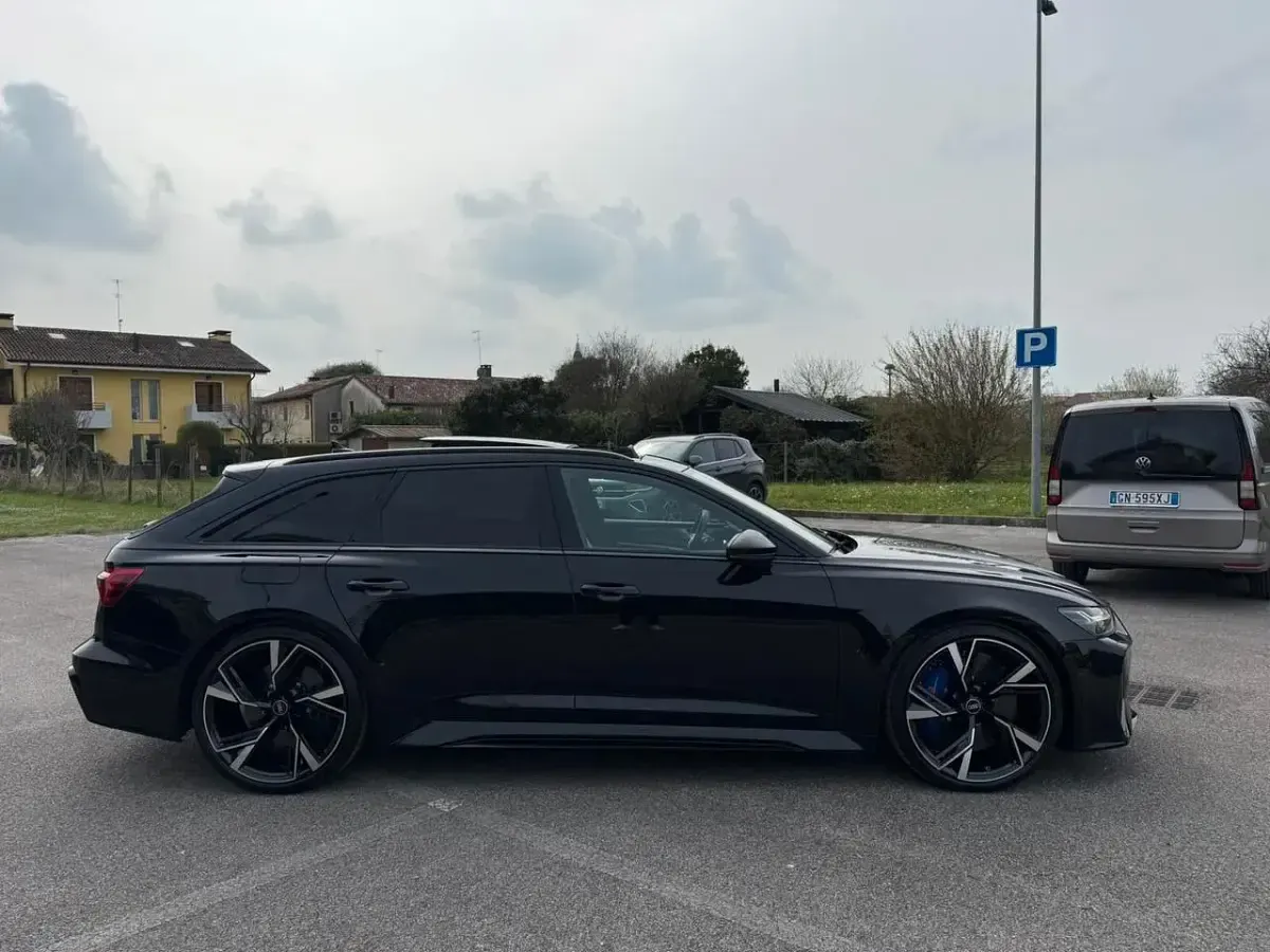Usata Audi RS6 599 CV (440 kW) 2021 Nero Station wagon