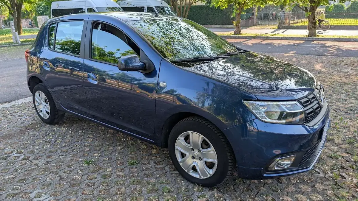 Usata Dacia Sandero Comfort 90 CV (66 kW) 2018 Blu Berlina