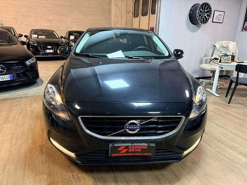 Usata Volvo V40 Kinetic 150 CV (110 kW) 2015 Nero Berlina