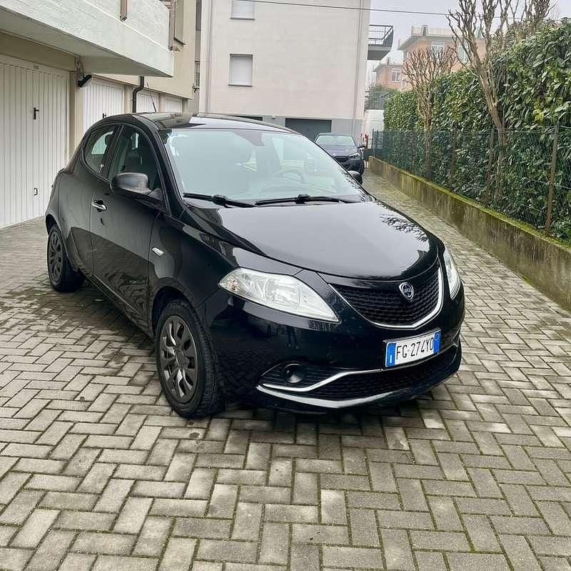 Nero Usata 2017 Lancia Ypsilon Gold Due volumi | 7300 € (Ottimo prezzo) - Immagine 1/4