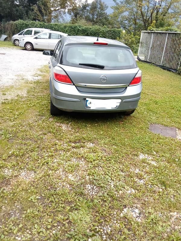 Usata Opel Astra 89 CV (65 kW) 2006 Argento Berlina