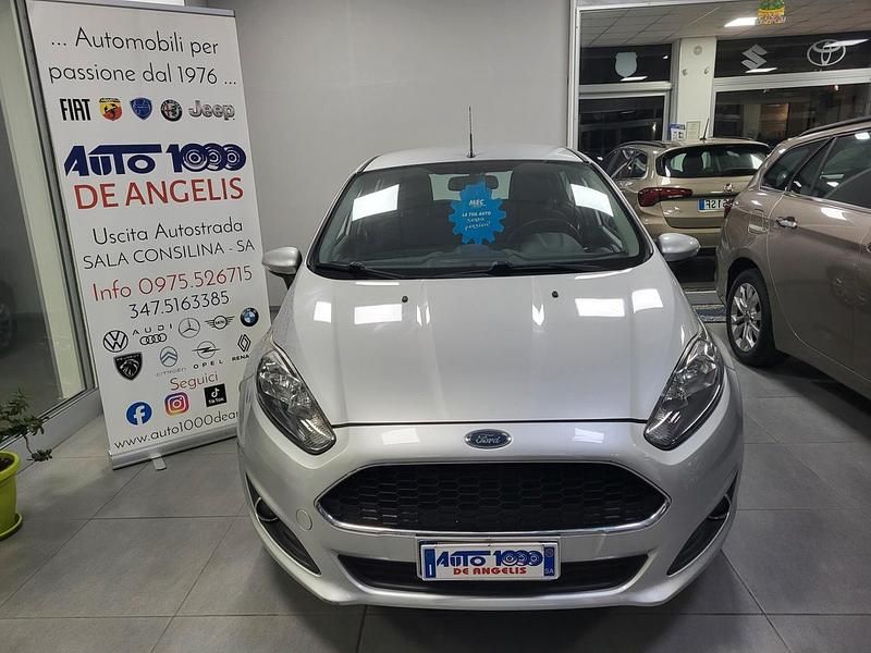 Usata Ford Fiesta 100 CV (73 kW) 2017 Argento Utilitaria