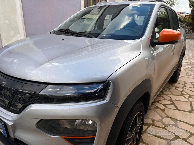 Grigio Usata 2022 Dacia Spring Due volumi | 9000 € (Buon prezzo) - Immagine 1/4