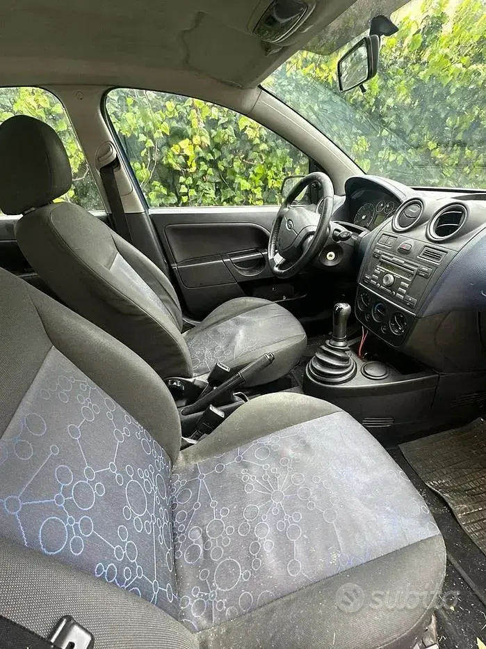 Second-hand Ford Fiesta 73 CP (53 kW) 2008 Albastru Hatchback