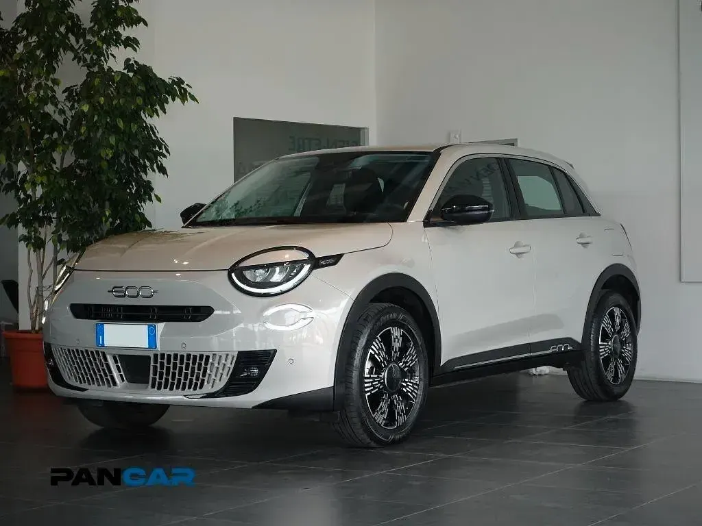 Usata Fiat 600 Pop 136 CV (100 kW) 2025 Beige SUV
