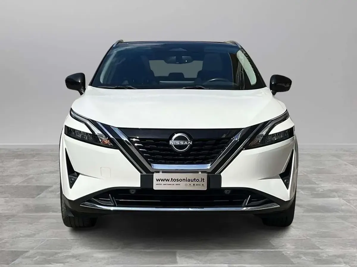 Usata Nissan Qashqai N-Connecta 158 CV (116 kW) 2023 White pearl/black metallic SUV