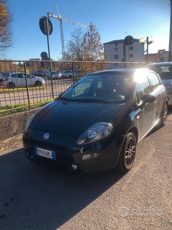 Nero Usata 2012 Fiat Punto Tre volumi | 3200 € (Super prezzo) - Immagine 1/4