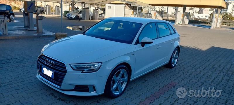 Bianco Usata 2017 Audi A3 Sport Tre volumi | 14.600 € (Buon prezzo) - Immagine 1/4