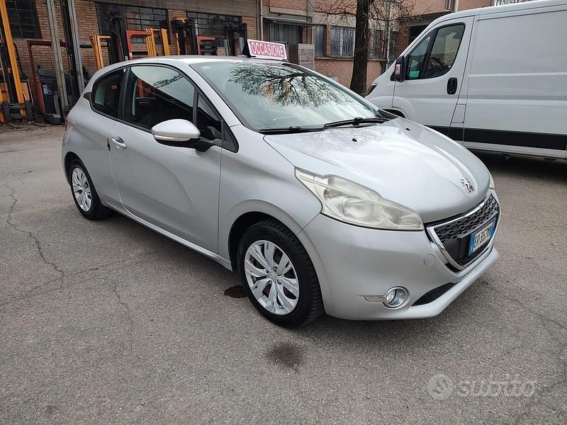 Usata Peugeot 208 Access 95 CV (69 kW) 2013 Grigio Utilitaria