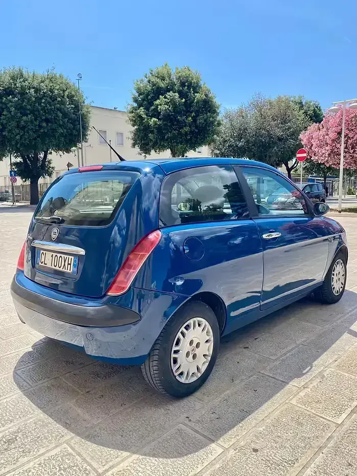 Usata Lancia Ypsilon 60 CV (44 kW) 2004 Blu Utilitaria