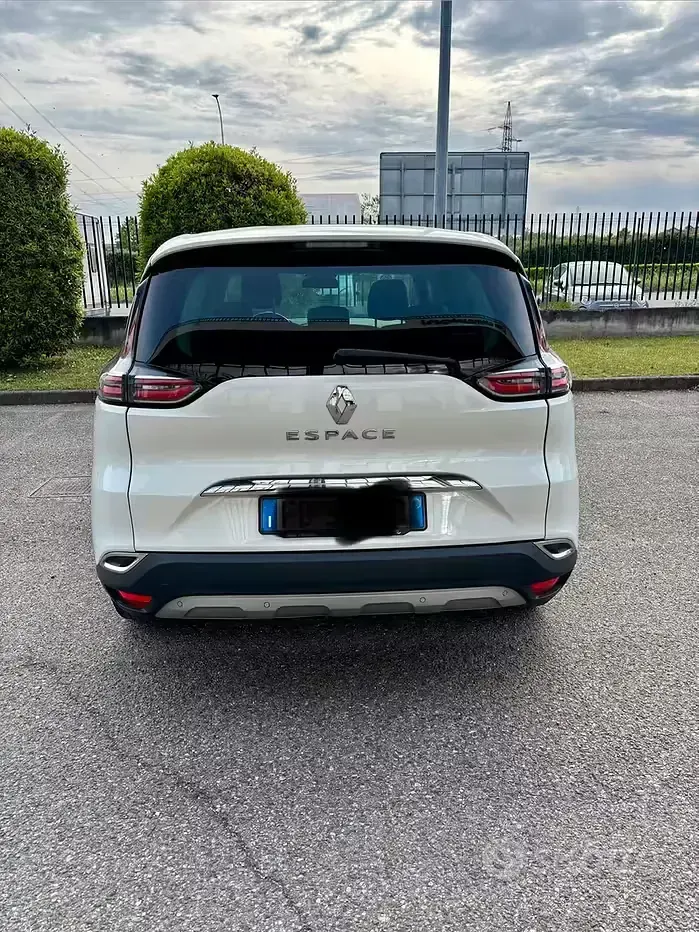 Käytetty Renault Espace Intens 160 HP (117 kW) 2015 Tila-auto