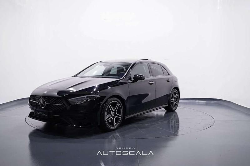 Nero cosmo Usata 2024 Mercedes A200 AMG Line Premium Tre volumi | 40.990 € (Molto cara) - Immagine 1/4