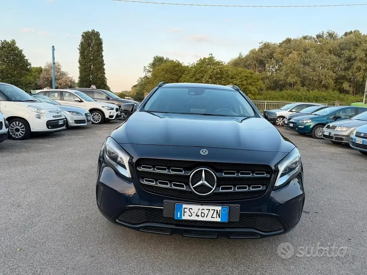 Usata Mercedes GLA200 Premium 136 CV (100 kW) 2018 Blu SUV