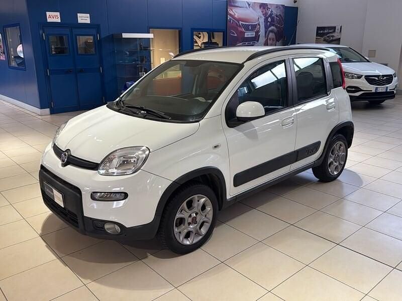 Bianco Usata 2016 Fiat Panda 4x4 S Due volumi | 11.500 € (Cara) - Immagine 1/4