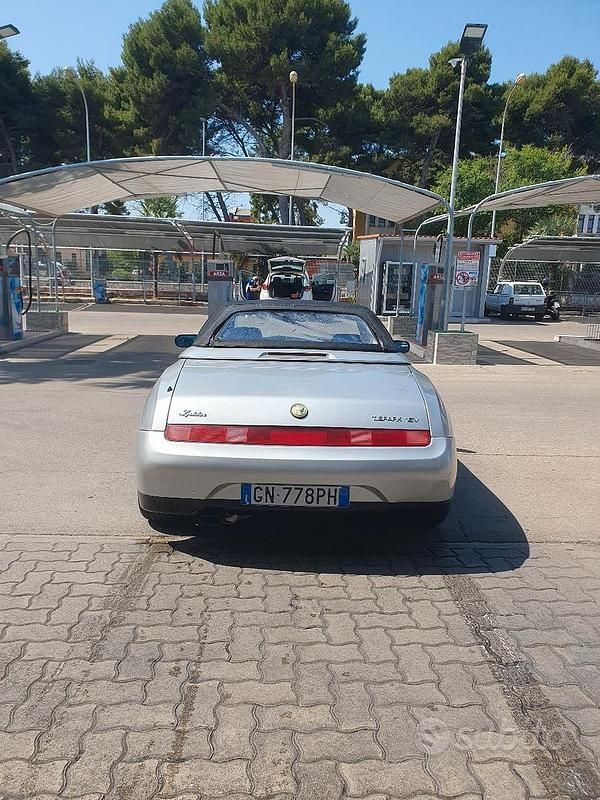 Usata Alfa Romeo Spider 1996 Grigio Cabrio
