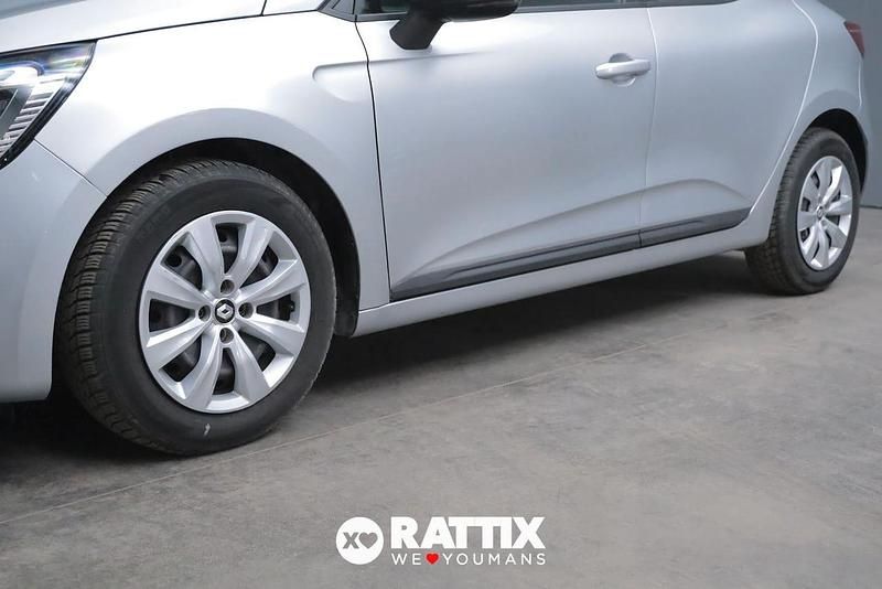 Begagnad Renault Clio V Life 67 HK (49 kW) 2022 Silver Sedan