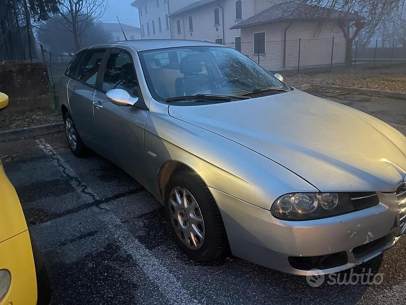 Usata Alfa Romeo 156 Business 116 CV (85 kW) 2004 Grigio Berlina