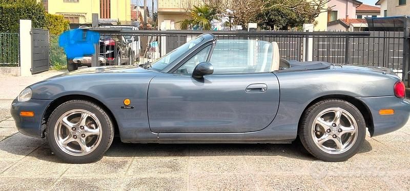 Usata Mazda MX5 110 CV (80 kW) 2000 Cabrio