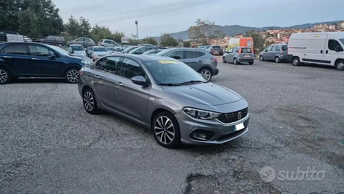 Usata Fiat Tipo Lounge 120 CV (88 kW) 2015 Grigio Berlina