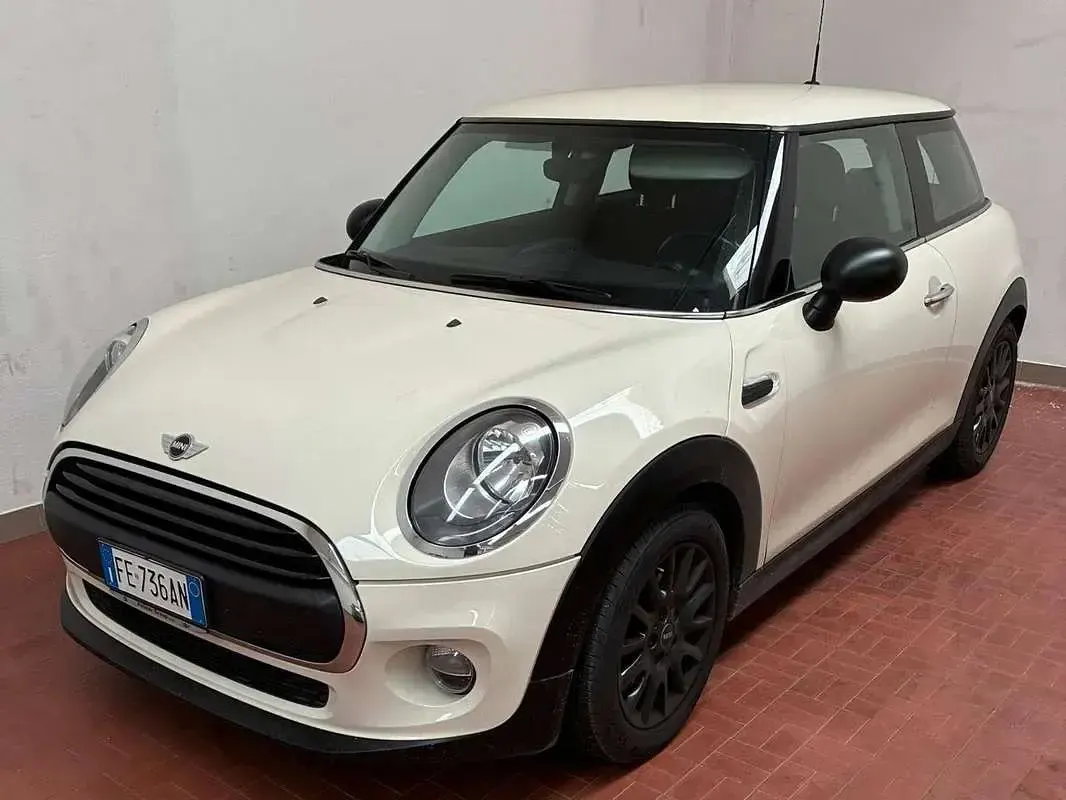 Usata Mini ONE 75 CV (55 kW) 2016 Bianco Utilitaria