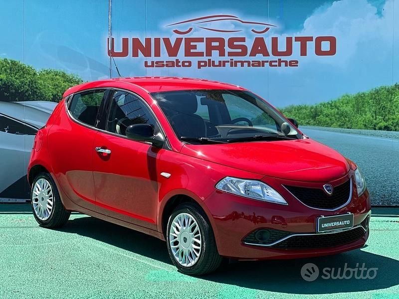 Usata Lancia Ypsilon Gold 80 CV (58 kW) 2017 Rosso Utilitaria