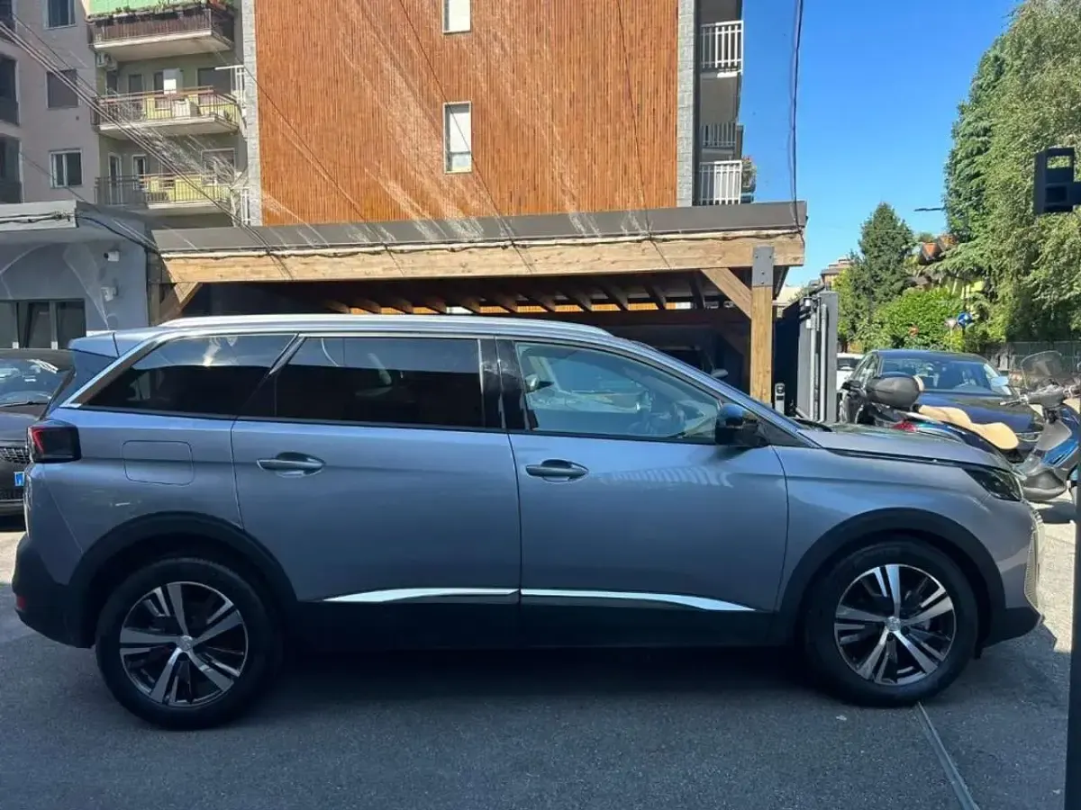 Usata Peugeot 5008 Allure 131 CV (96 kW) 2024 Argento SUV