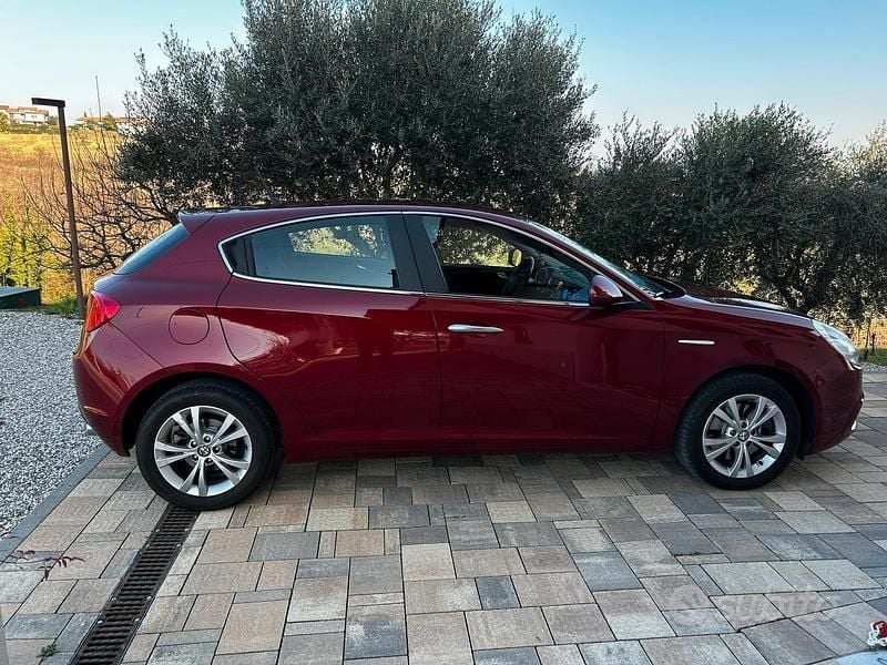 Usata Alfa Romeo Giulietta 176 CV (129 kW) 2014 Rosso Utilitaria