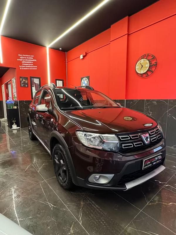 Usata Dacia Sandero Stepway 90 CV (66 kW) 2017 Viola Berlina