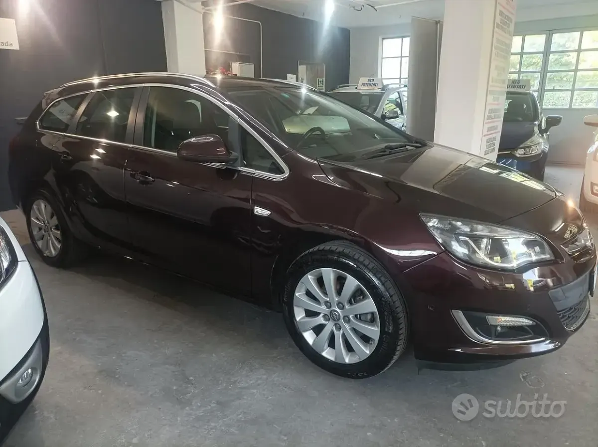 Usata Opel Astra Sport 136 CV (100 kW) 2015 Marrone Station wagon