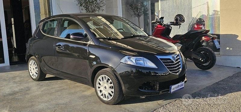 Usata Lancia Ypsilon Gold 69 CV (50 kW) 2014 Nero(met.) Utilitaria